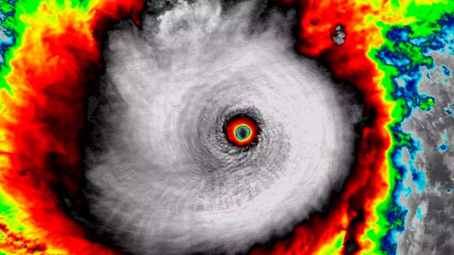 Imagens do espaço revelam a impressionante dimensão do furacão Milton