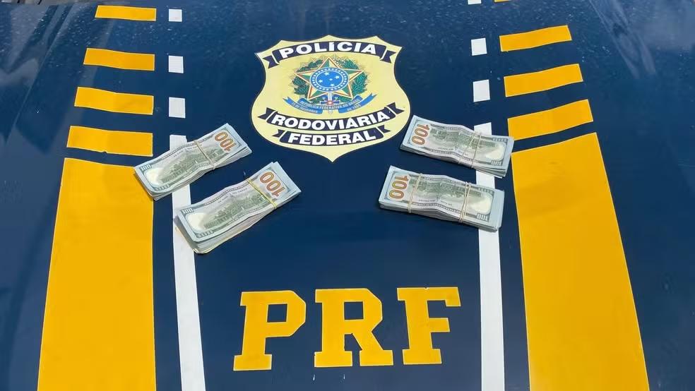 PRF aborda pai e filho com 37,5 mil dólares escondidos nas cuecas e bolsos em rodovia no RS