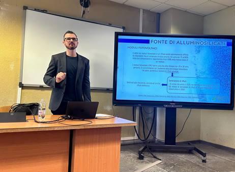 Professor da UFFS palestra para alunos do Politécnico di Bari, na Itália