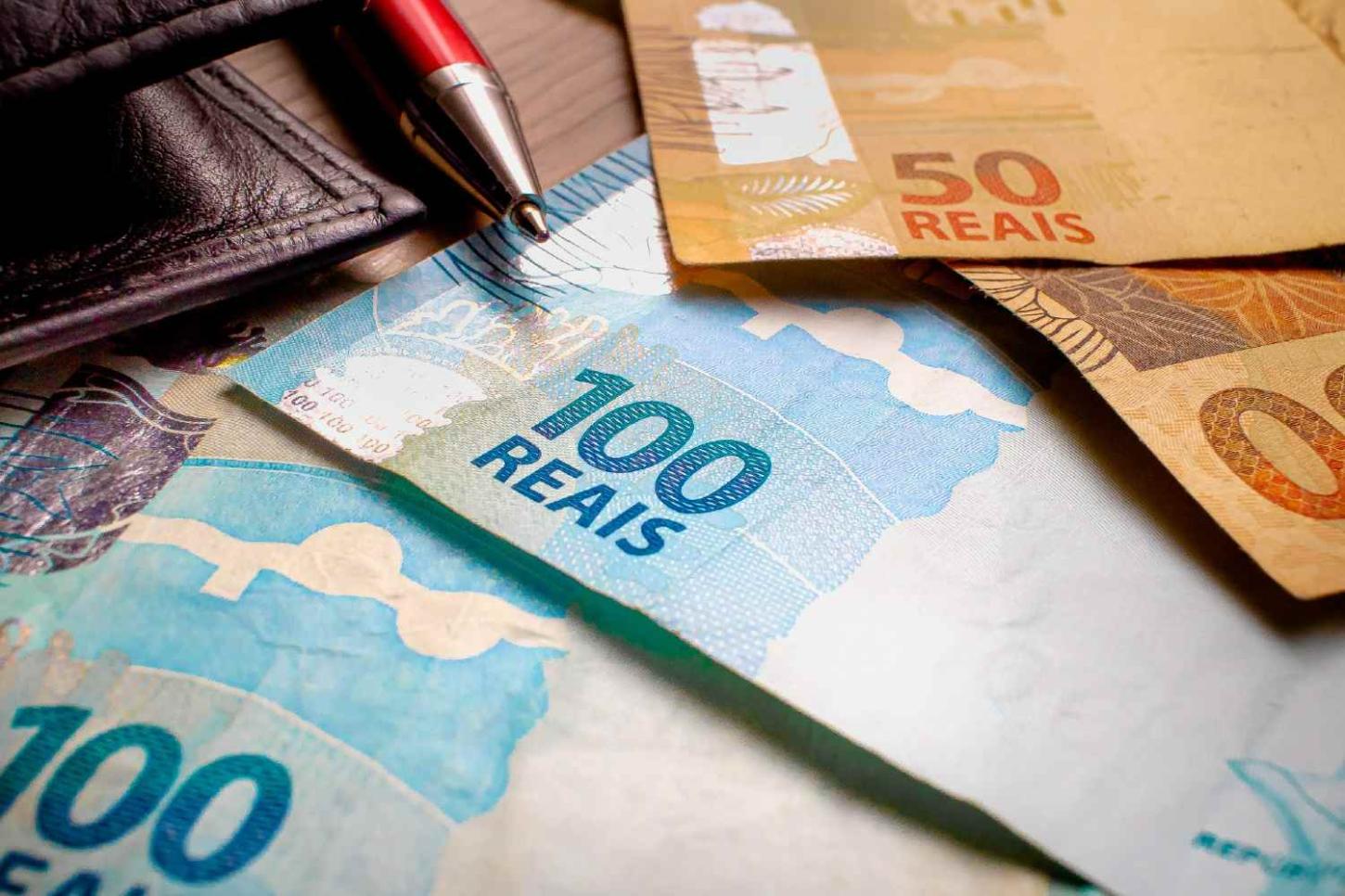 Governo planeja elevar o salário mínimo para R$ 1.518 em 2025