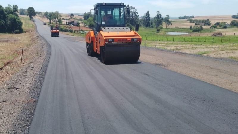 Governador Eduardo Leite inaugura pavimentação de acesso municipal em Cruzaltense