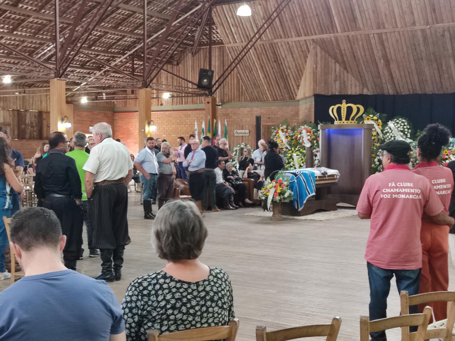 Lágrimas e Homenagens Marcam o Velório de Gildinho em Erechim