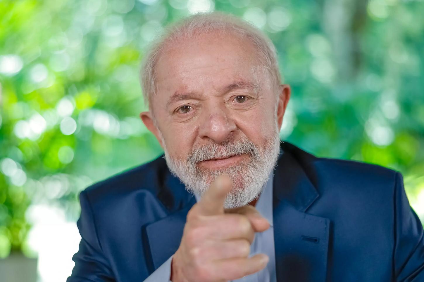 Lula promete entregar a faixa presidencial em 2026: ‘Não quero fugir para Miami’