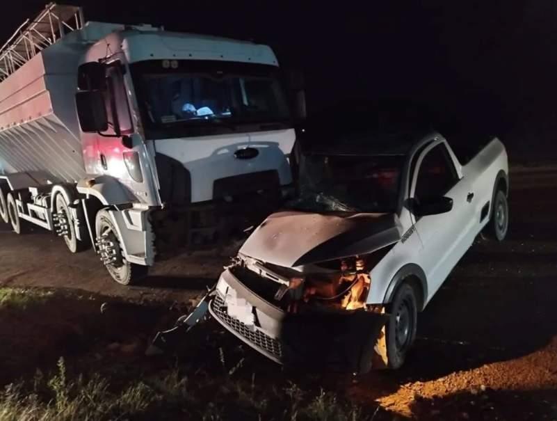Colisão na BR-386 em Soledade envolve carro e caminhão