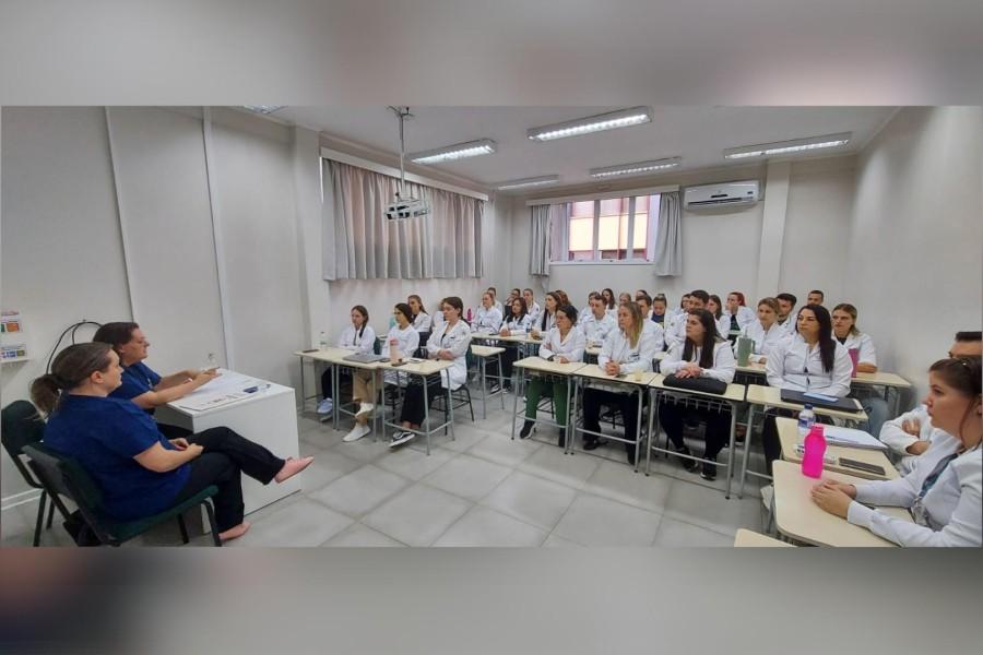 Hospital Santa Terezinha promove roda de conversa com estagiários de Enfermagem