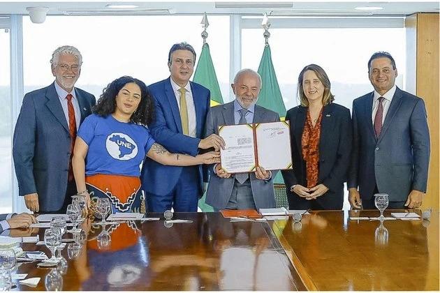 Governo deve proibir cursos EAD 100% online para áreas da saúde e licenciaturas