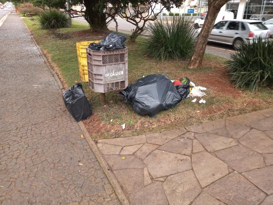 Meio Ambiente alerta sobre descarte incorreto de lixo no Centro de Erechim