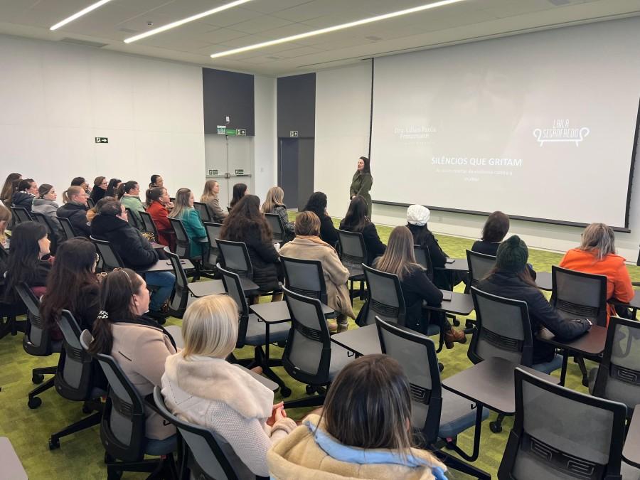 Secretaria de Administração promove roda de conversa sobre violência contra a mulher