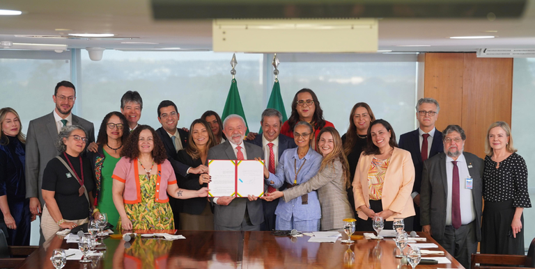 Lula sanciona lei que proíbe testes cosméticos em animais