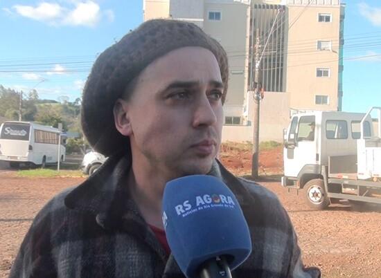 Pai de vítima ferida em ataque a escola desabafa após audiência: “É um sentimento bem complicado”