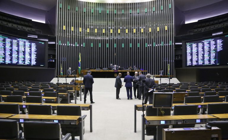 Câmara conclui discussão e votará nesta quarta-feira projeto que cria o Estatuto do Aprendiz