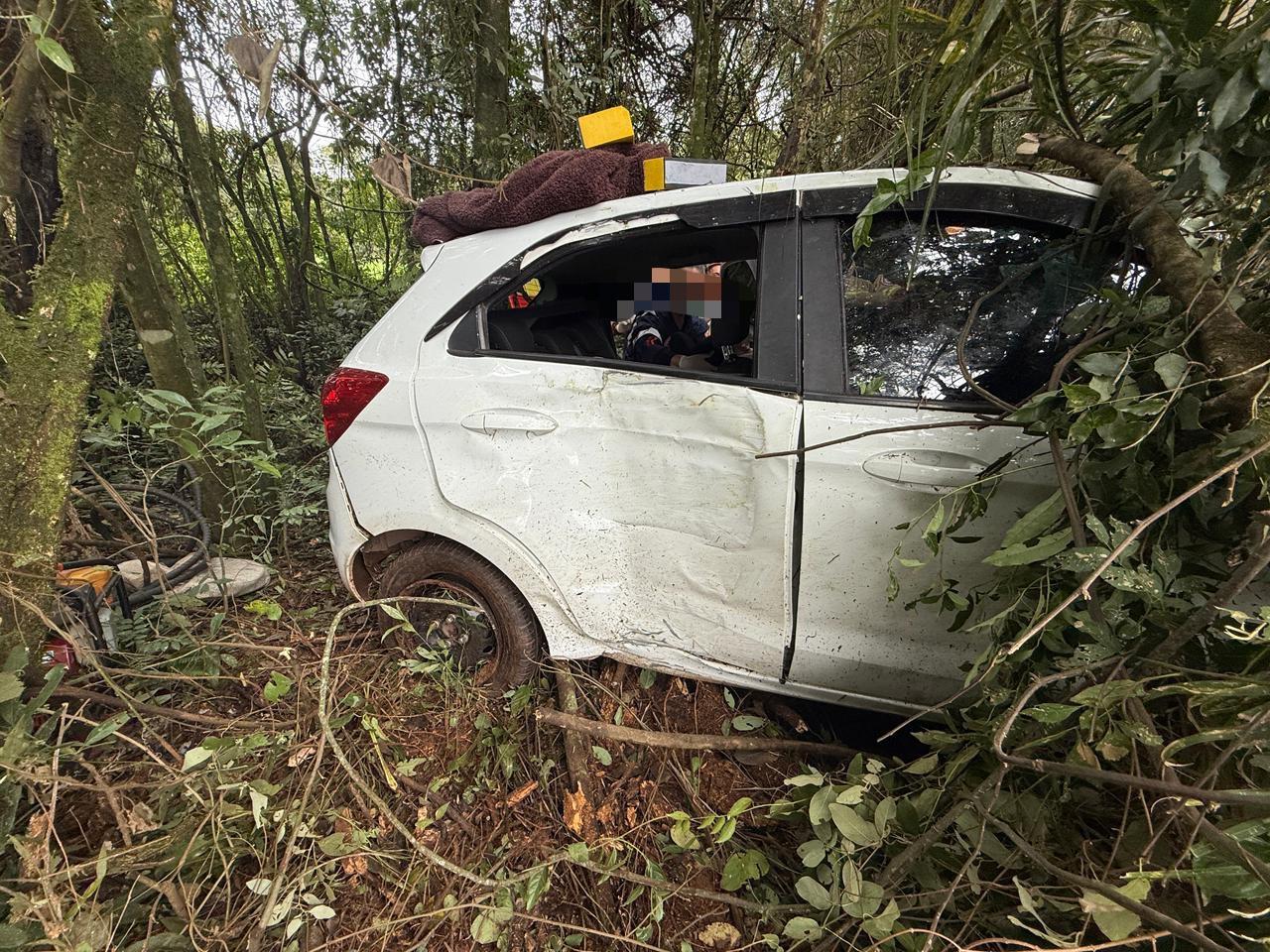 Condutora sofre ferimentos em acidente na ERS-135, em Estação