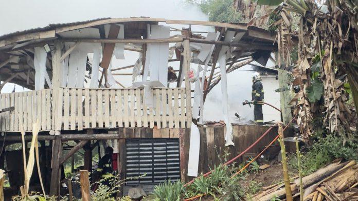 Incêndio destrói residência em Concórdia
