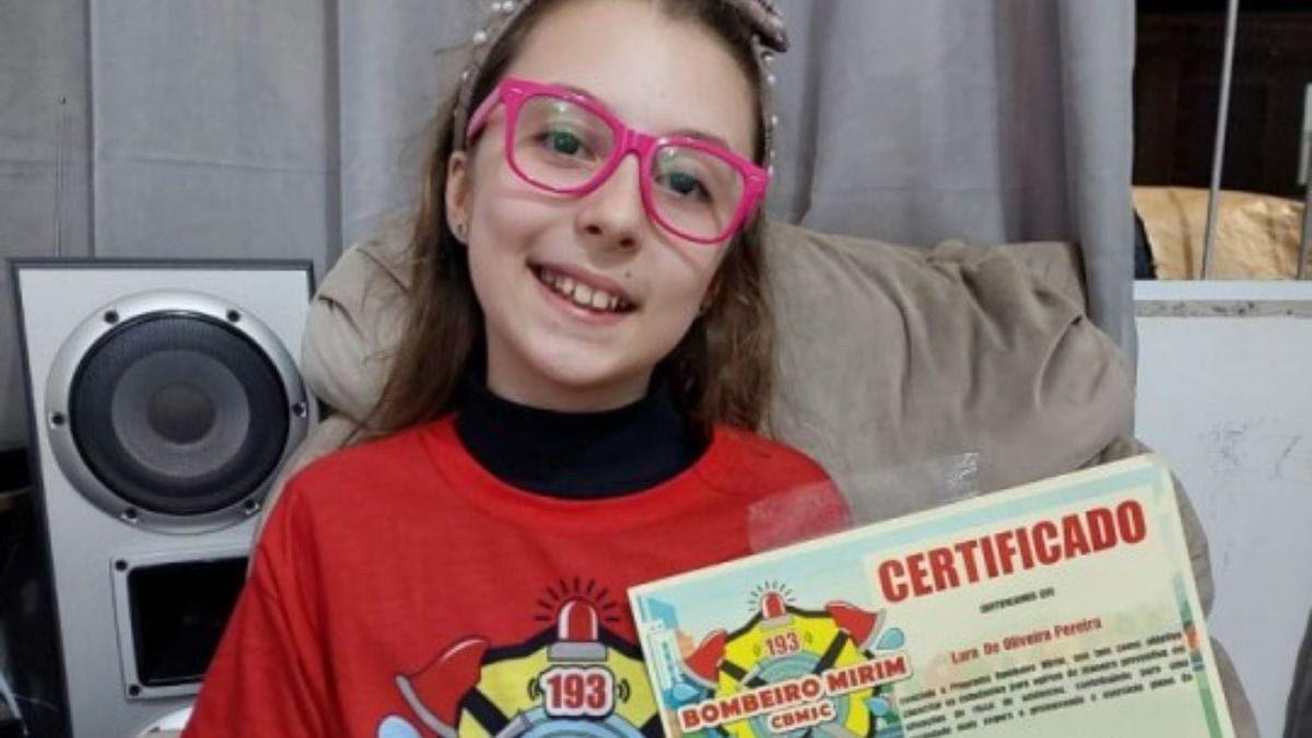 Menina de 9 anos aplica técnica do Bombeiro Mirim e salva a prima de 3 anos