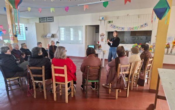 UBS Estevam Carraro promove roda de conversa sobre saúde bucal e qualidade de vida na terceira idade