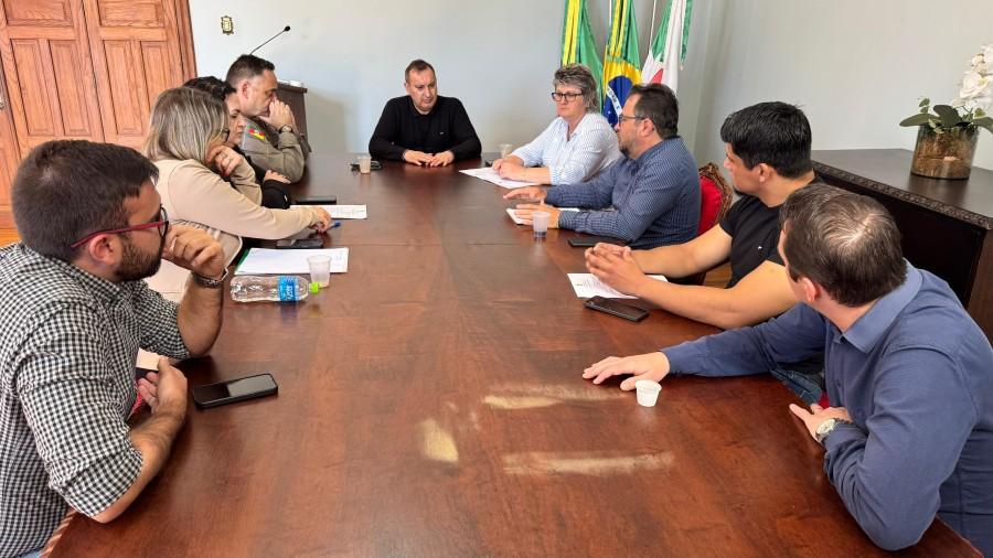 Prefeitura, Câmara de Vereadores e forças de segurança discutem estratégias para reforçar a segurança nas Escolas Municipais