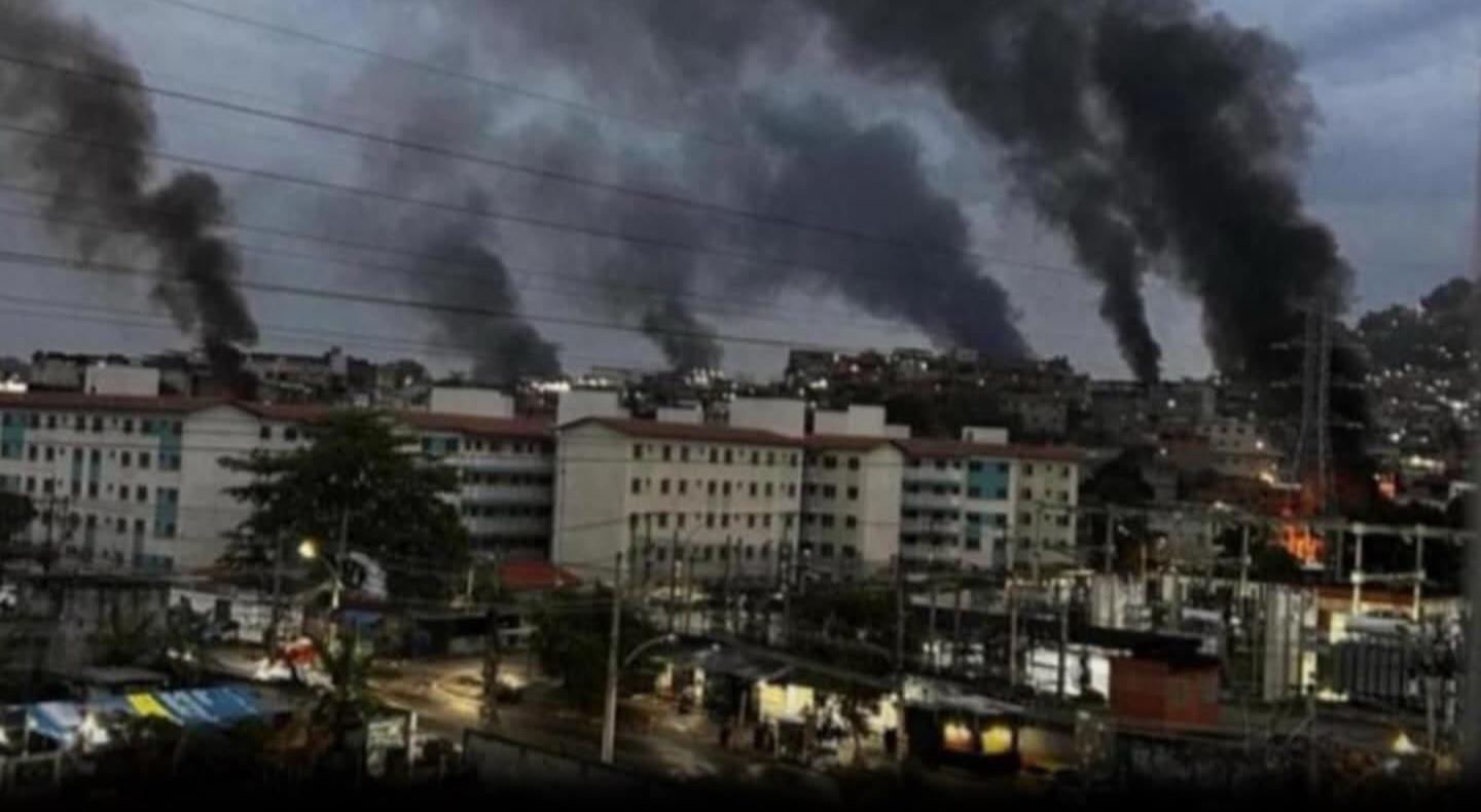 Após operação com 64 mortos no Rio, governo Federal rebate críticas de governador e afirma ter dado total apoio