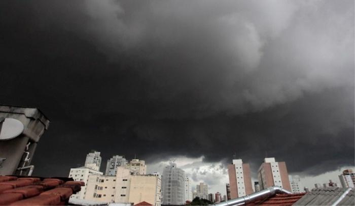 Ciclone com ventos de até 90 km/h deve atingir cinco estados no Dia das Crianças