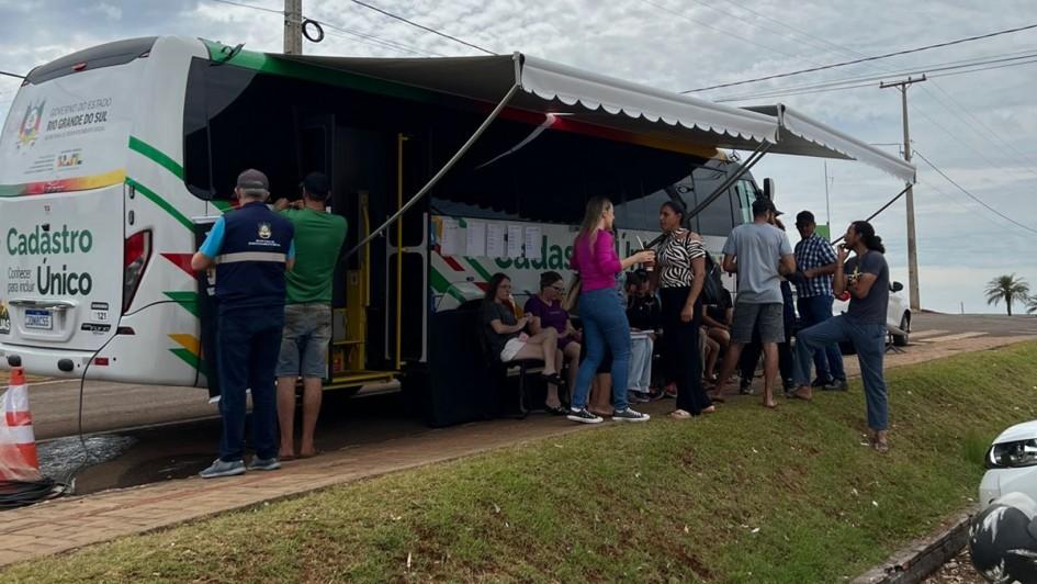 Governo do RS leva atendimento social a vítimas do tornado no Paraná