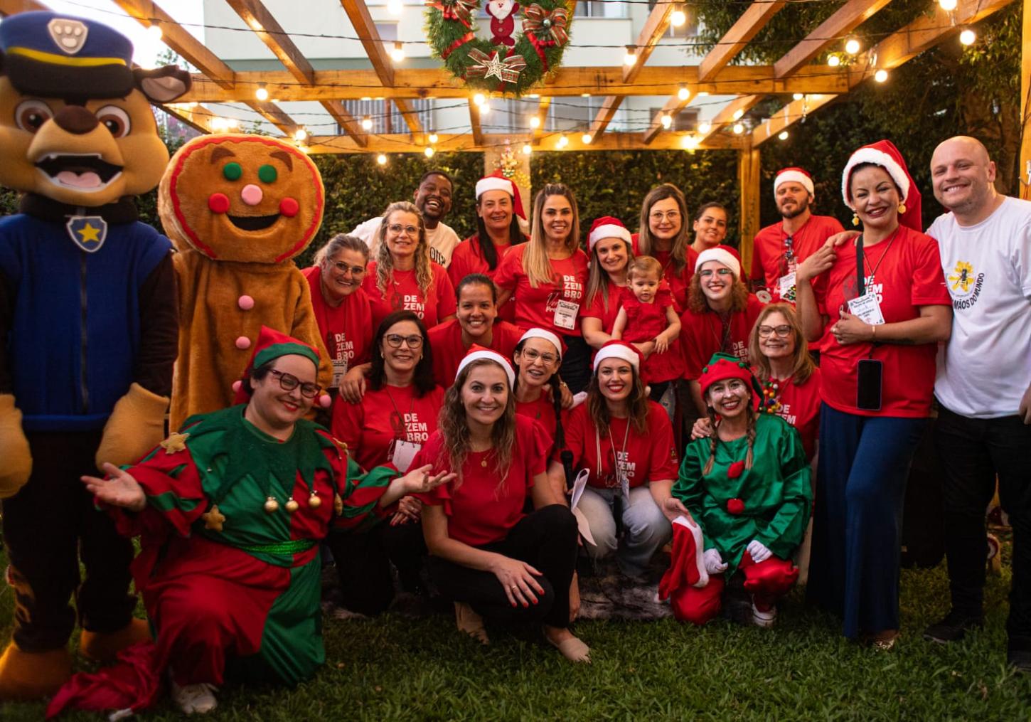 Quintal Encantado do CAPSi transforma espaço em cenário de Natal e celebra cuidado em saúde mental