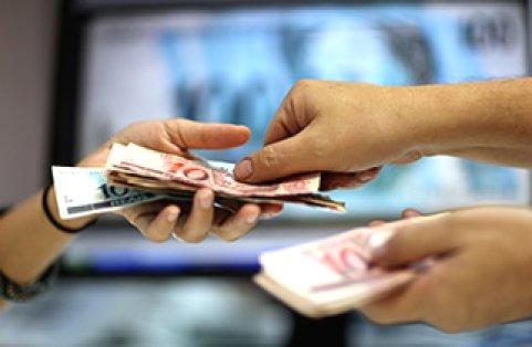 Uso de dinheiro vivo cresce entre pequenos comerciantes diante de novas regras fiscais