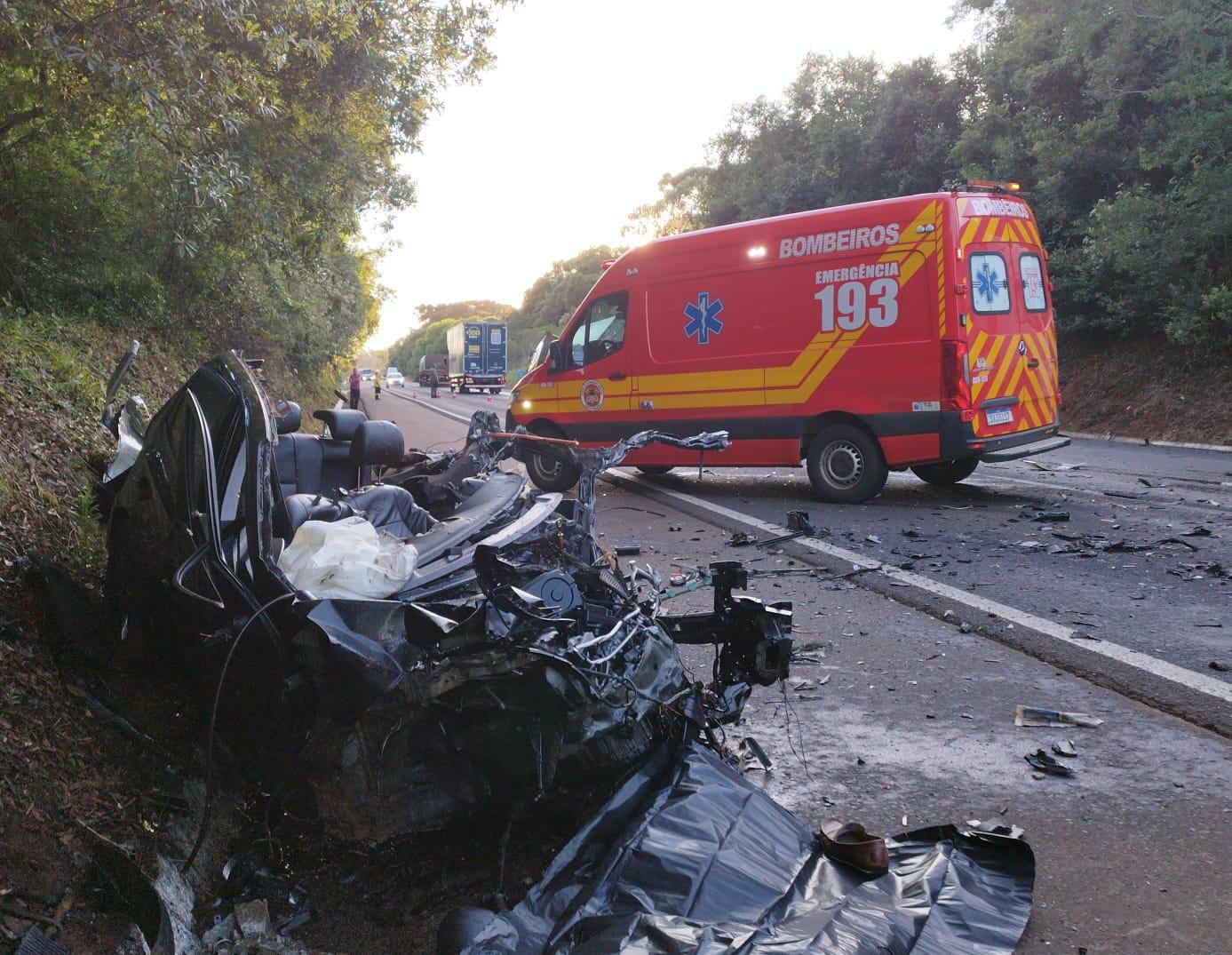 Violenta colisão na BR-282 deixa uma vítima fatal