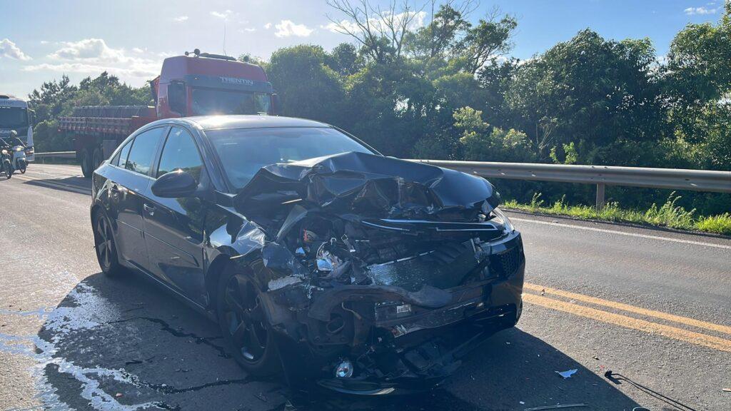 Engavetamento em Passo Fundo envolve pelo menos 13 veículos e deixa uma pessoa ferida