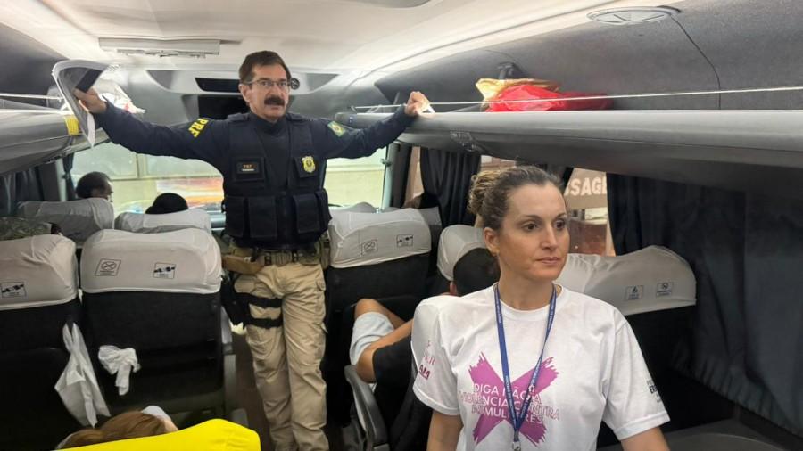 Ação educativa orienta usuários do transporte rodoviário contra importunação sexual