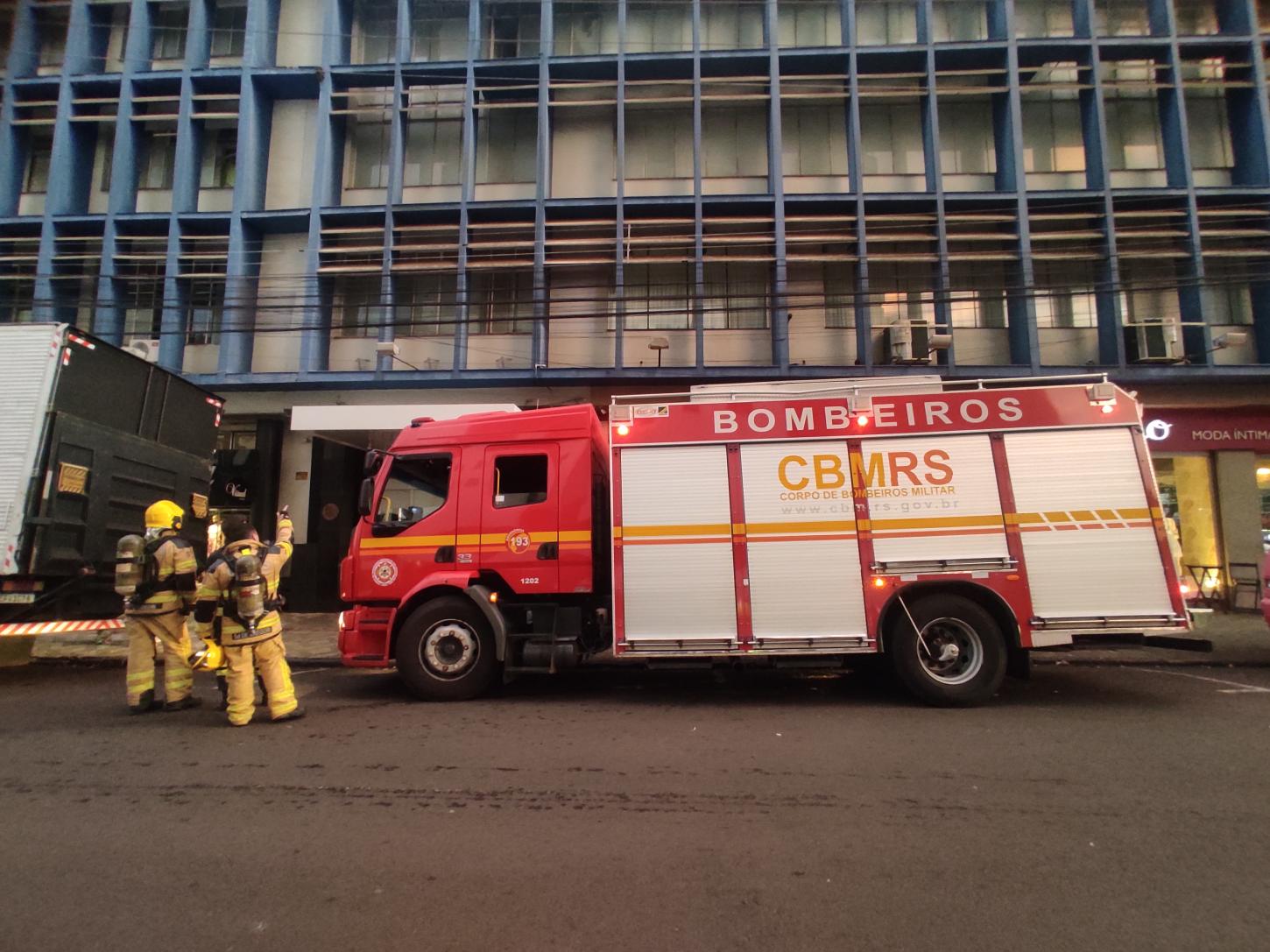 Fumaça de máquina de evento mobiliza Corpo de Bombeiros em Erechim
