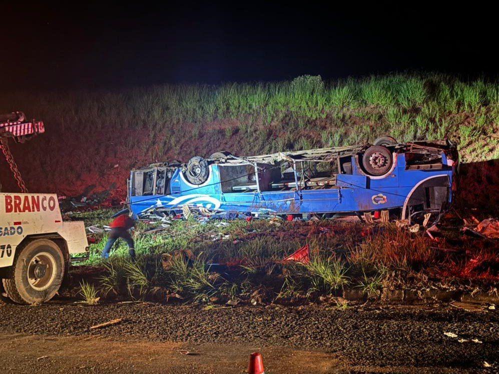 Tragédia na BR-153: Tombamento de ônibus deixa seis mortos e 40 feridos em Marília