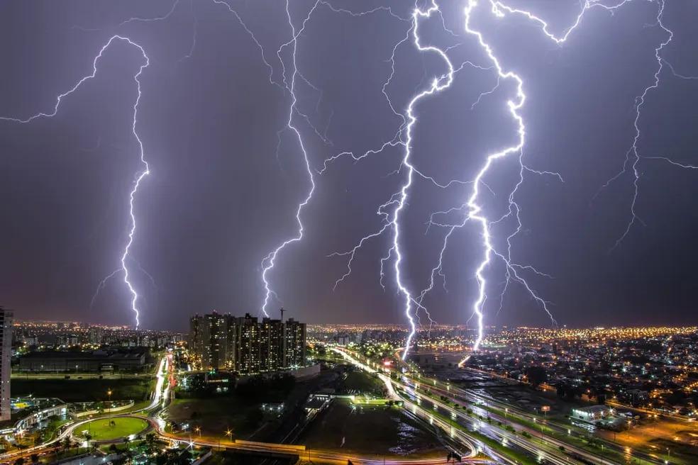 Alerta de temporais no RS: previsão indica chuva intensa, ventos fortes e granizo nesta sexta-feira