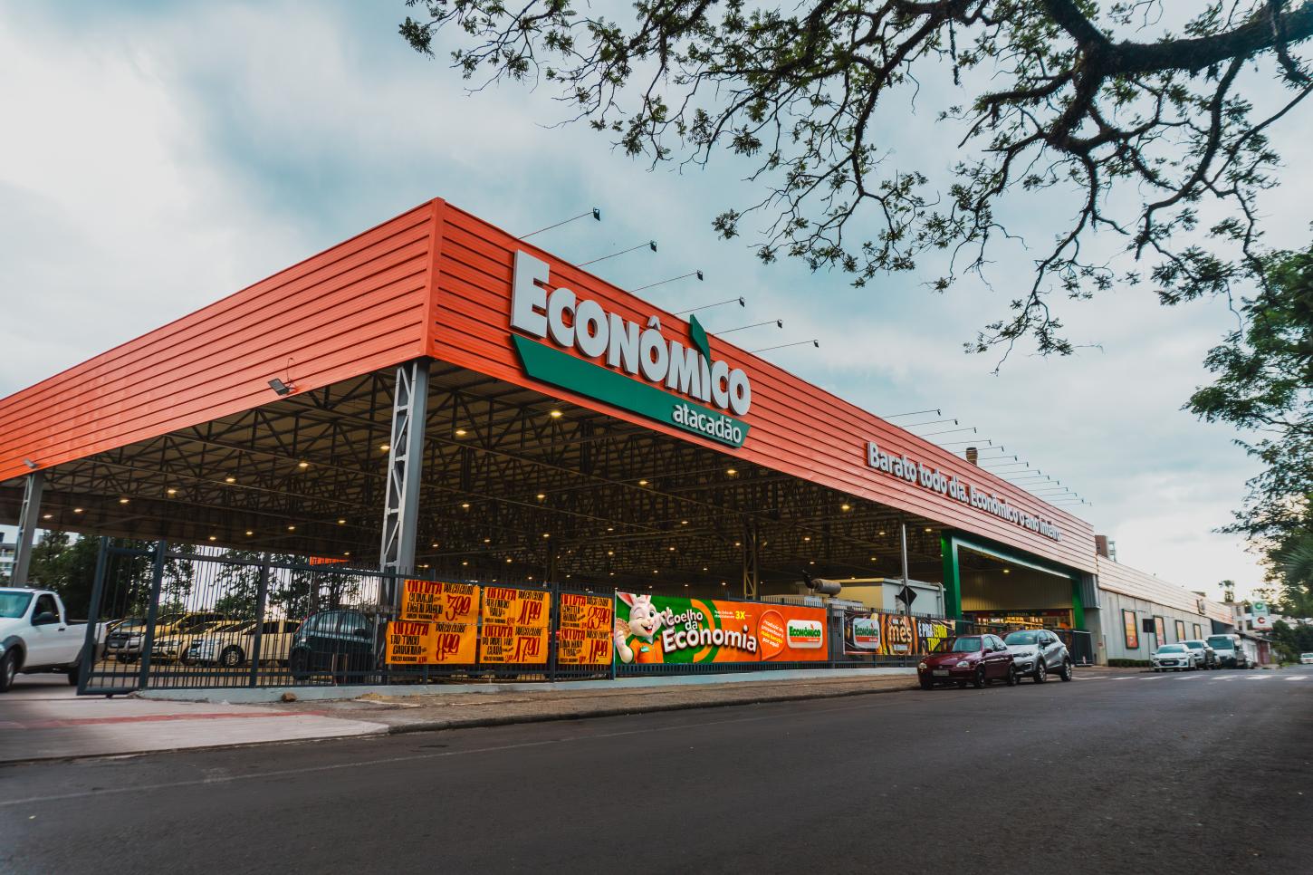 Econômico Atacadão reinaugura unidade em Erechim com foco em experiência e modernização