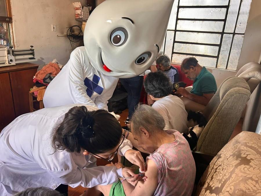 Erechim começa vacinação domiciliar contra a gripe para grupos prioritários