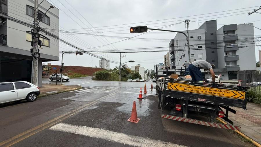 Erechim instala novos semáforos para reforçar segurança no trânsito