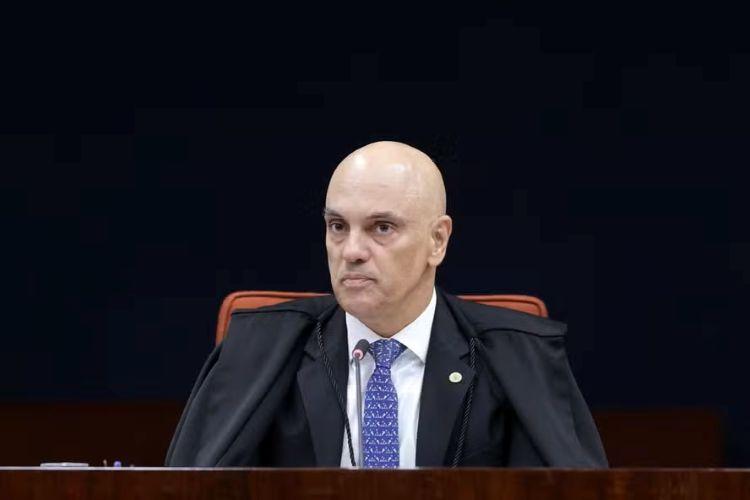 Prisão domiciliar de Bolsonaro será discutida por Michelle com Moraes