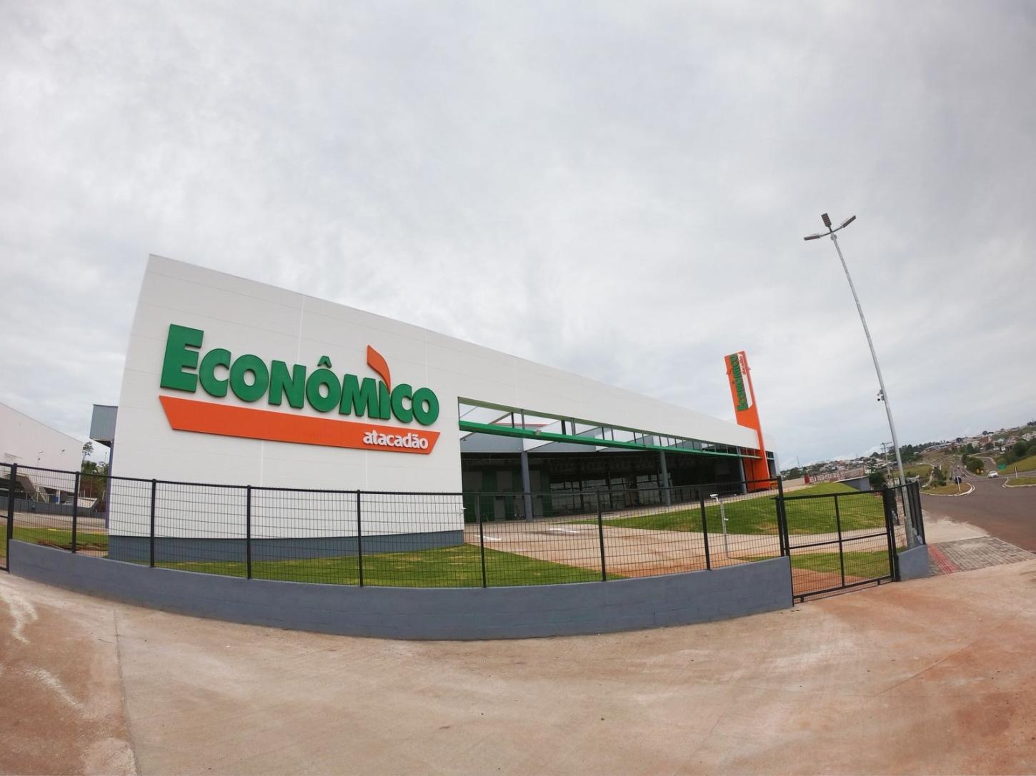 Econômico Atacadão lança campanha de aniversário com R$ 150 mil em prêmios