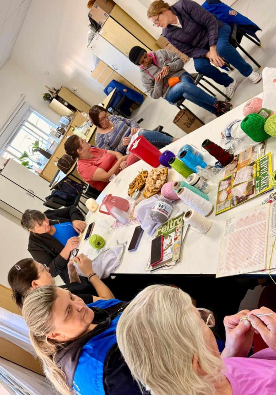 Grupo Fios e Linhas: artesanato e acolhimento transformam tardes na UBS Bela Vista