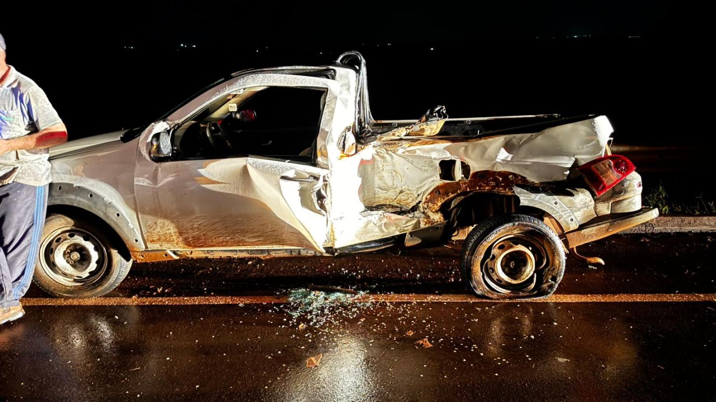 Micro-ônibus com estudantes se envolve em engavetamento na RS-477 entre Erechim e Centenário