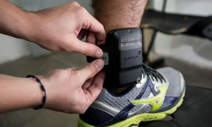 Câmara aprova obrigatoriedade de tornozeleira eletrônica para agressores de mulheres