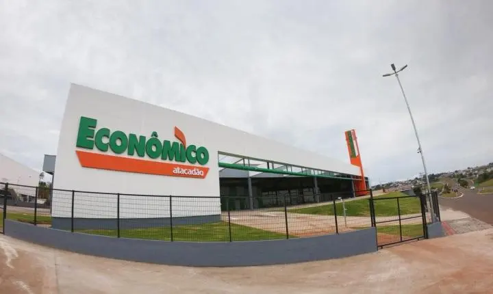 Econômico Atacadão lança campanha de aniversário com R$ 150 mil em prêmios