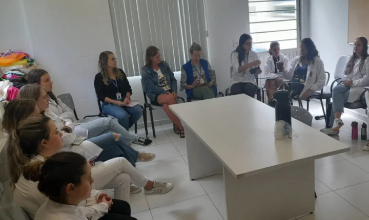 UBS Estevam Carraro reforça cuidado em saúde mental em encontro com equipe dos CAPS